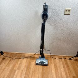 Shark Rocket UV450 26 Ultra-Light Deluxe Corded Bagless Upright Vacuum