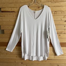 Caslon Women’s White V-Neck Long Sleeve Stretchable Hi low scalloped hem basic Top Plus size 1X