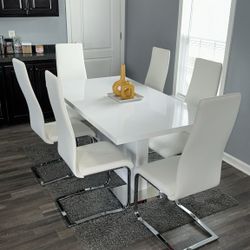 New Dining Set Available In Cash Or Payments! 