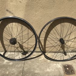 Road bike wheels / 700c different types and brands 