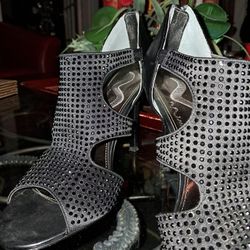 Black Beaded NinaRicci Heels In Great Condition  20.00 Size 7. 