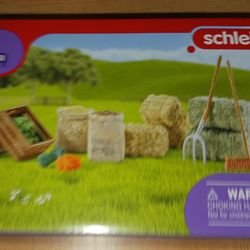 NEW IN BOX SCHLEICH HORSE CLUB 14 PC TOY FEED & ACCESSORY SET SELLS ON AMAZON FOR $18