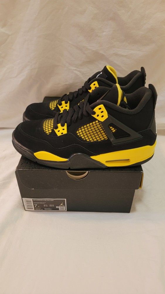 Jordan 4 Yellow Thunder Size 7Y 