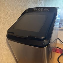 NewAir ice maker 30lb