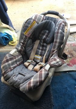 Graco baby car seat with mount