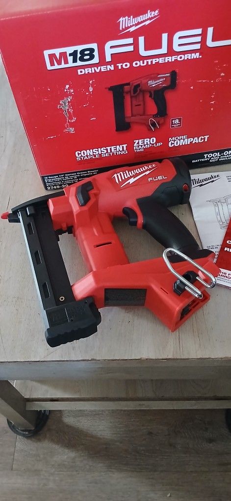 Milwaukee M18 Fuel 1/4 Narrow Crown Stapler (Tool Only)