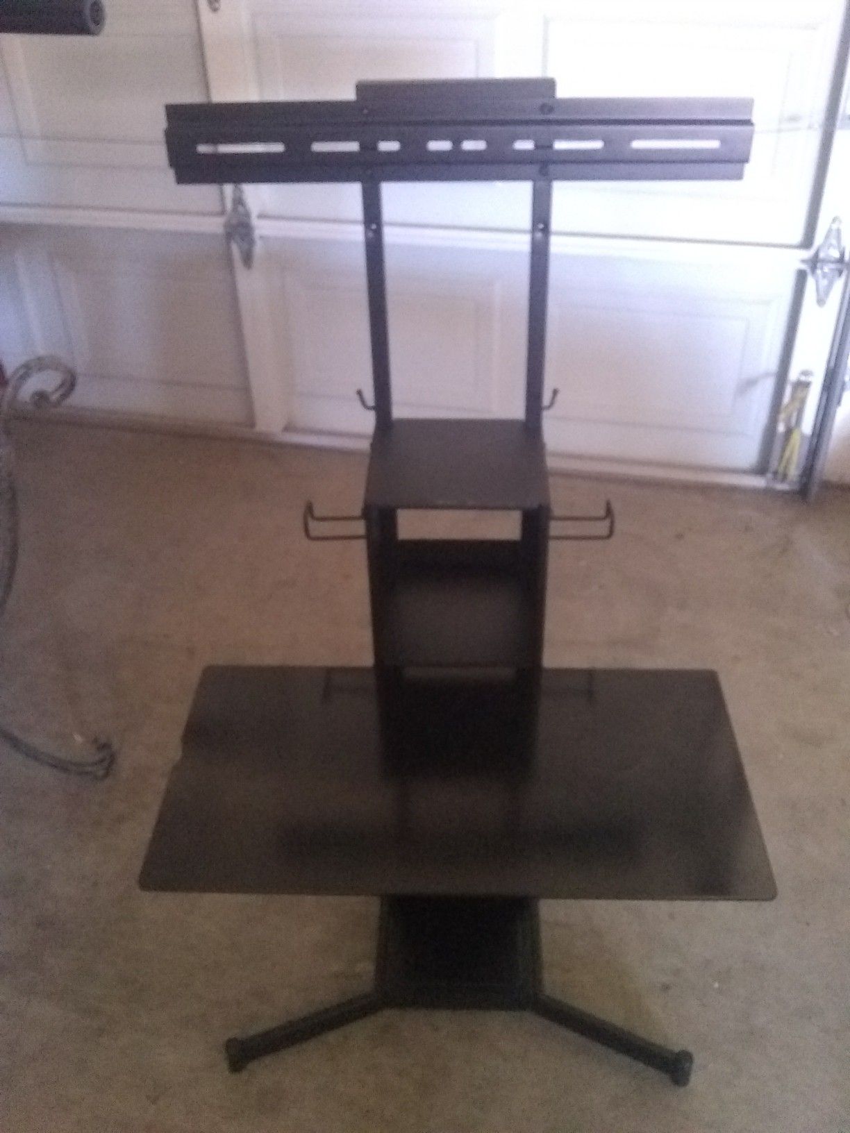 Floor standing TV mount