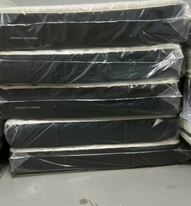 King Mattress Stearns and Foster Clearance