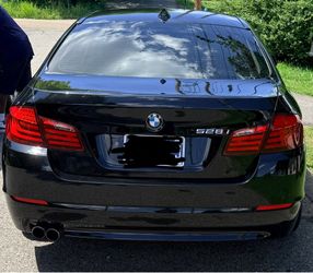 2010 BMW5 series 525i sedan 4d.