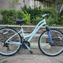 Fabulous 28" Schwinn Trailway Hybrid Bike