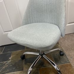 Gray Fabric Office Desk Chair W/ Wheels