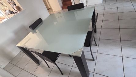 Square dining table for 8 with 4 chair/ Mesa cuadrada