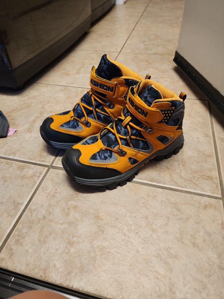 Snow Boots Size 6