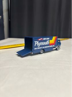 Hot Wheels Premium Team Transport Plymouth Sakura Sprinter Car Hauler Box Truck