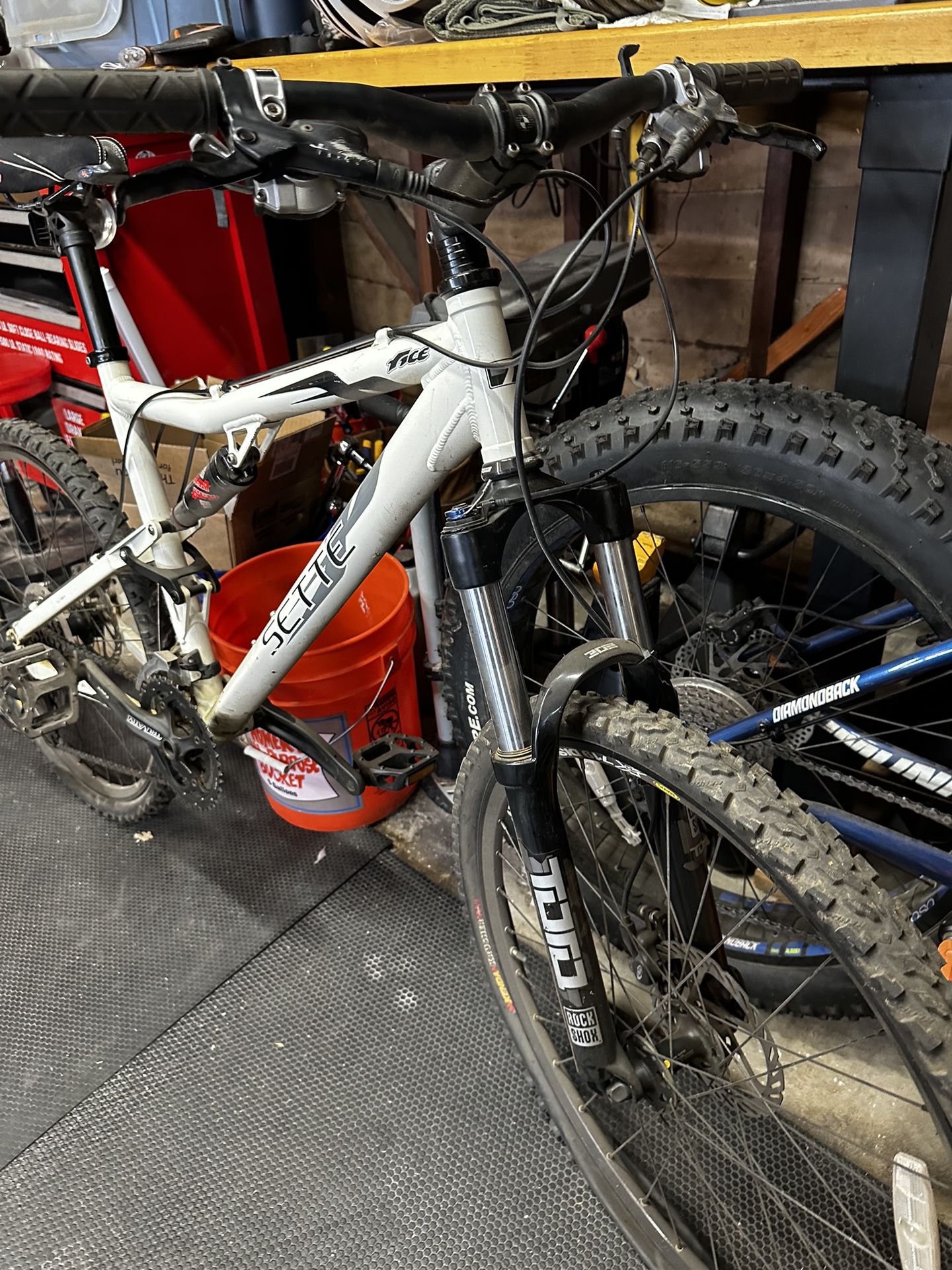 Sette Ace White Mountain Bike