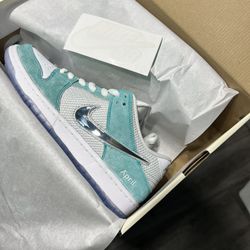 April Nike SB dunk Low