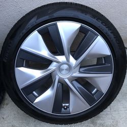 One Tesla Model Y 19” wheel Set