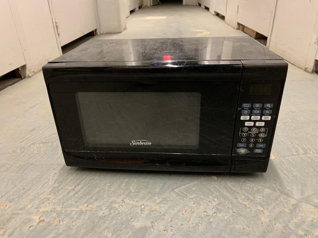 Microwave in good condition ($10)