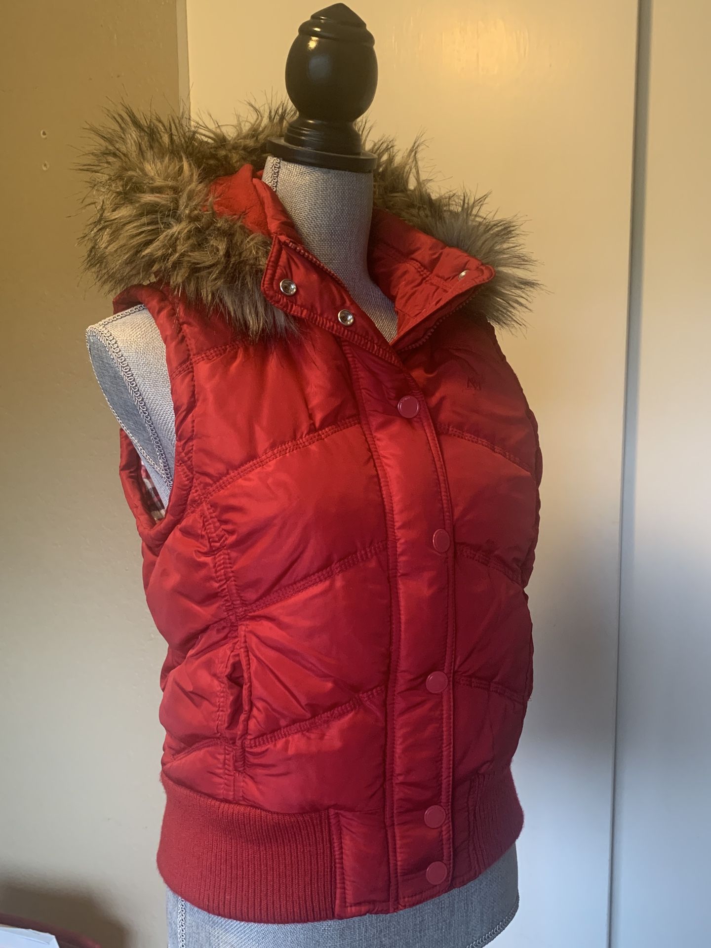AEROPOSTALE Quilted Puffer Vest Faux Fur Trim Hood Zip & Snap Front RED Large L