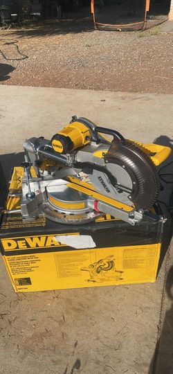 DEWALT 15 Amp Corded 12 in. Double Bevel Sliding Compound Miter Saw with XPS technology, Blade Wrench and Material Clamp
