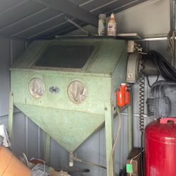 Sand Blasting Cabinet & Compressor 
