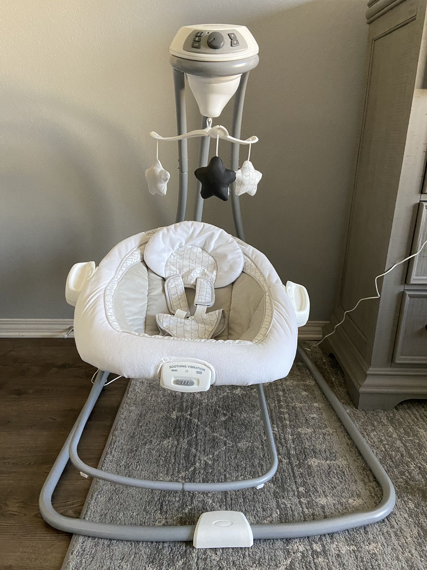 Graco Duet Connect Swing And Bouncer Like New 