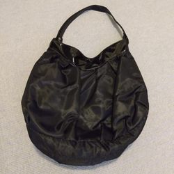 BRAND NEW LADIES BIG PUFFY BLACK HOBO HANDBAG POCKETBOOK LIGHTWEIGHT PURSE  WITH SILVERTONE HARDWARE 