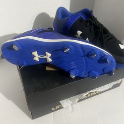 Baseball cleats