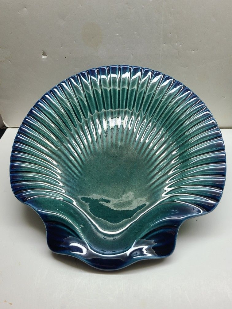 VINTAGE OLFAIRE DINNER PLATE