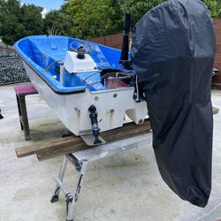 Boat For Chilling This Summer , Sandbars And Fishing ! Its A Catamaran 