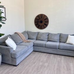 WE DELIVER! 🚚 - Broyhill Light Gray Deep-Seated Modern L Sectional Couch