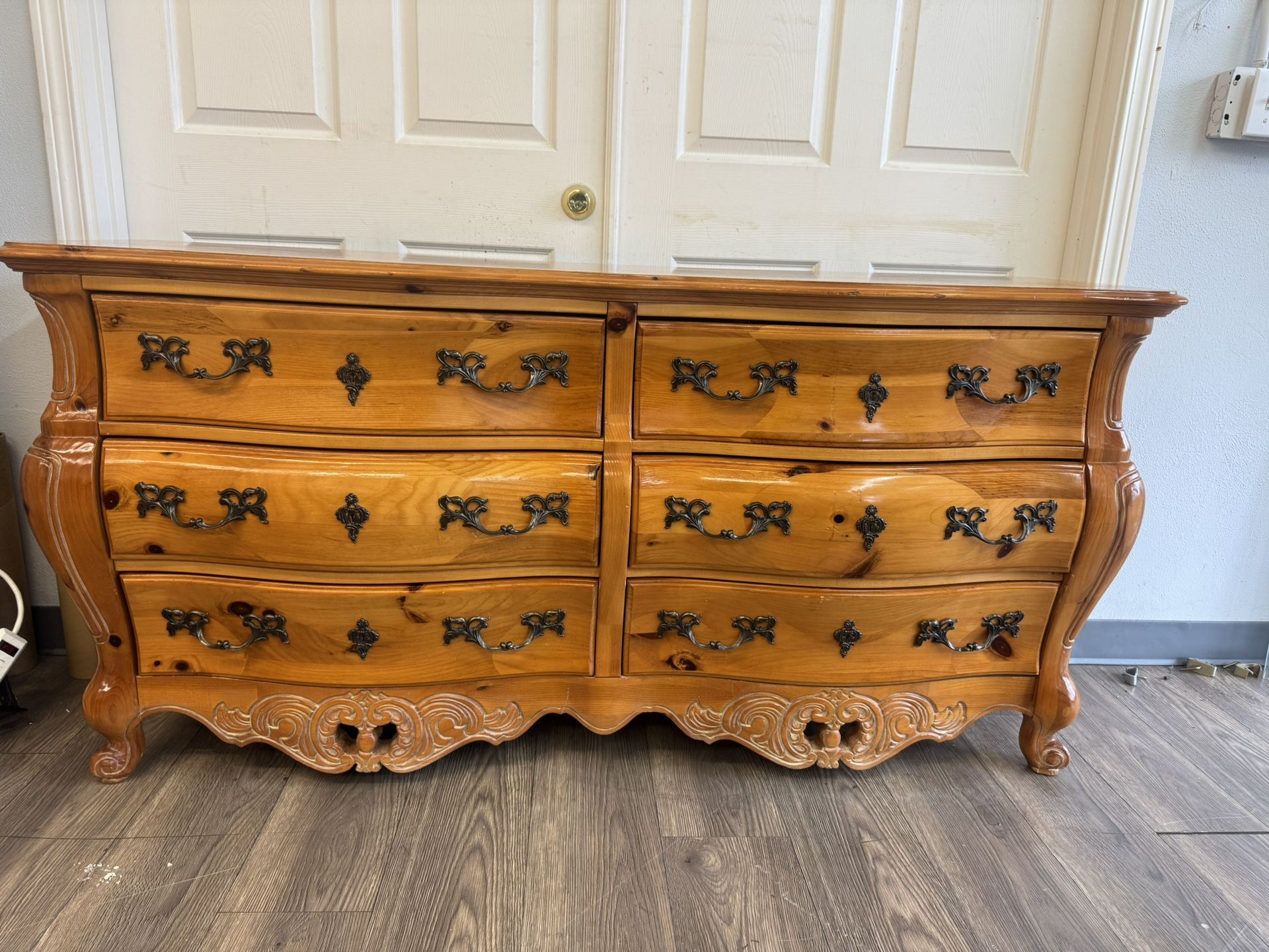 Pulaski Furniture Solid Wood 6-Drawer Dresser – French Provincial Elegance