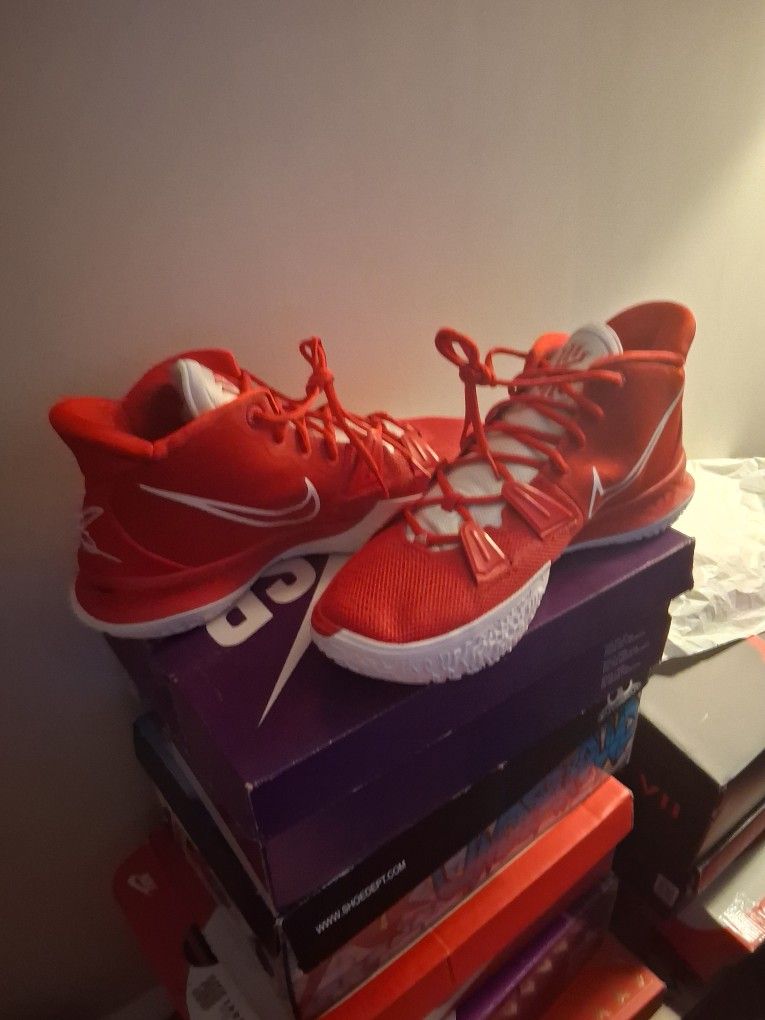 Nike Kyrie 7TB University