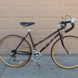 27" VINTAGE OLD SCHOOL OPEN ROAD UNISEX BIKE. 10 SPEEDS. EXCELLLENT CONDITION 👌🏼