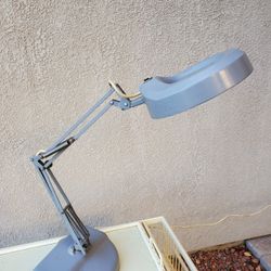 VINTAGE LUXO MAGNIFIER 22W SWING ARM FLUORESCENT TABLE DESK LAMP WEIGHTED BASE  
