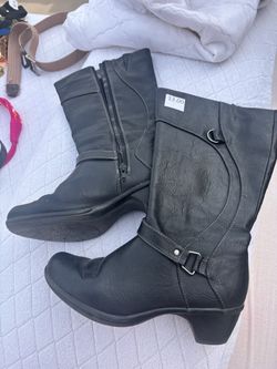 Black womens boots. Size 7. Santa Teresa area