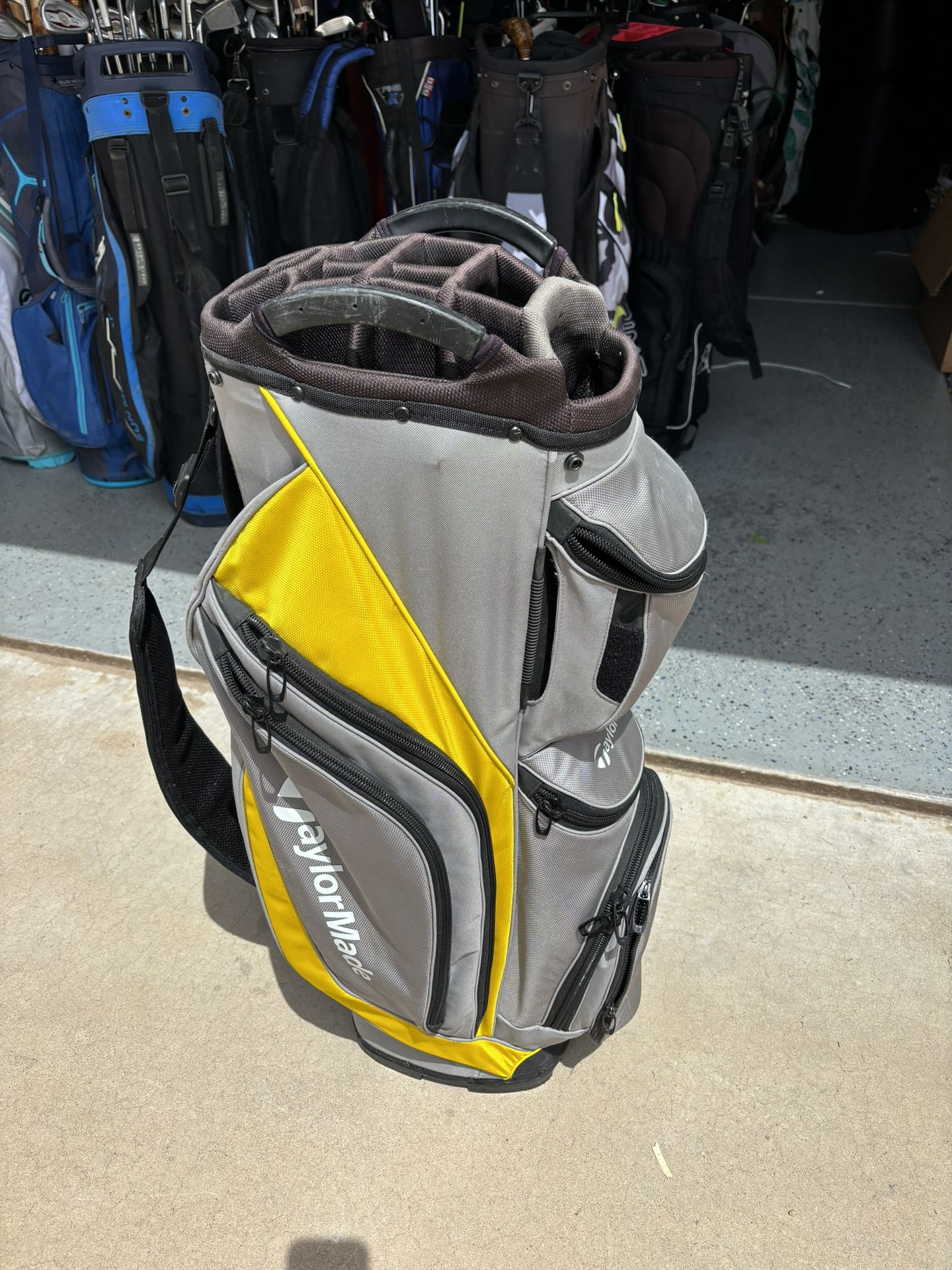 TAYLORMADE 14 COMPARTMENT GOLF CERT BAG WITH COOLER 