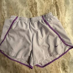 Girls L Shorts Nike Purple 