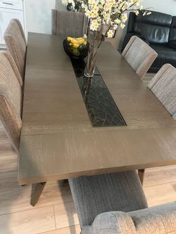 Paramount 7 pieces Dining Set: Extendable Table & 6 Chairs
