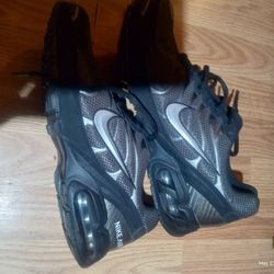 Men's Black Nike Tennis Shoes Size 8;1/2