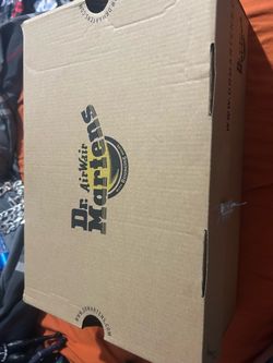 Dr martens size 7 mens 8 women’s