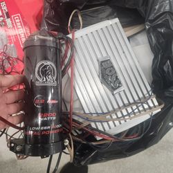 Boss AR1500M monoblock car audio amplifier and a Bullz Audio 2200W capacitor. 