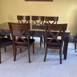Dining Table With 8 Chairs. 