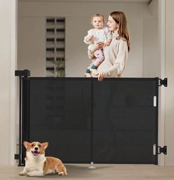 Retractable baby gate