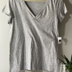 NWT Gray Gap V Neck T Shirt