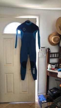 4/3 Visalia Used Wetsuits Size 14