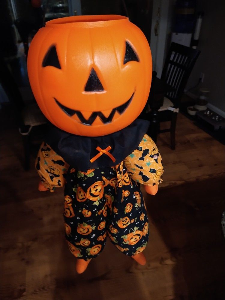 Jack o Lantern doll figure 24"
Pumpkin head. Cloth body. Stuffed. Great shape. Creepy. Spooky. Very unique. Halloween