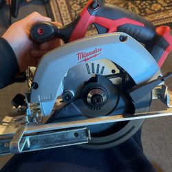 Milwaukee M18 Cordless Circular Saw 