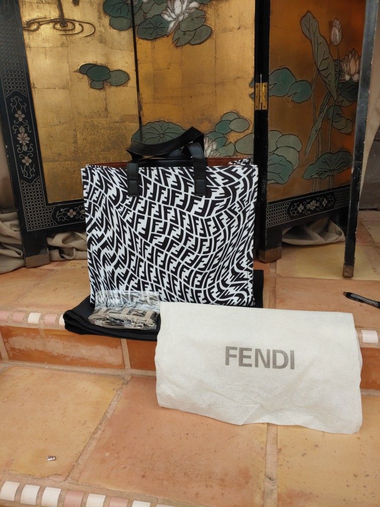Fendi tote Bag.