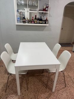 5-Piece Extendable Dining Set – Table + 4 Chairs